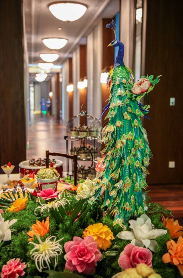 第三代传人王炳和,第四代传人刘忠,世代传承的技艺时刻彰显着谭家菜人