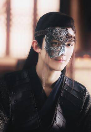 《斗破》中,吴磊饰演的岩枭给观众留下来深刻的印象,带着面具的时候