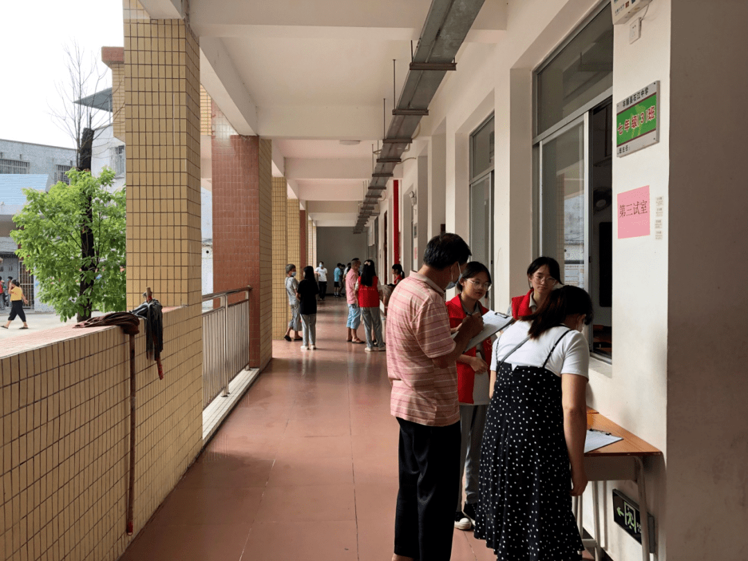 石江中学召开暑期安全家长会_孩子_教育_班为