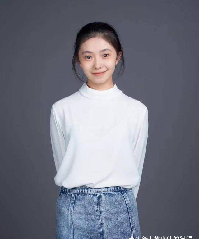 "新谋女郎"刘浩存首封曝光,披发随性,能做周冬雨的接班人吗?