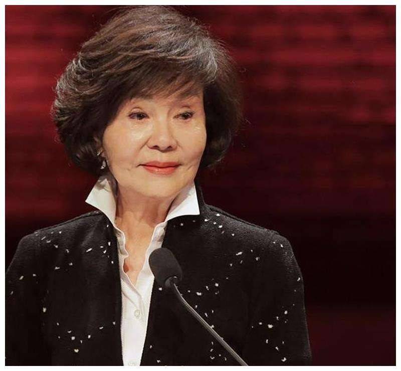原创不做冻龄女神这9位女明星选择自然老去优雅又顺眼