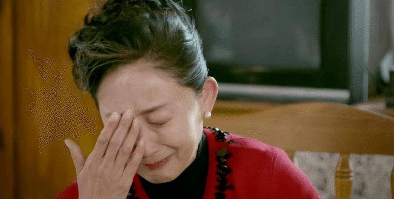 这位59岁的阿姨哭了:在与丈夫离婚后,再婚的妻子有如此多无耻的要求