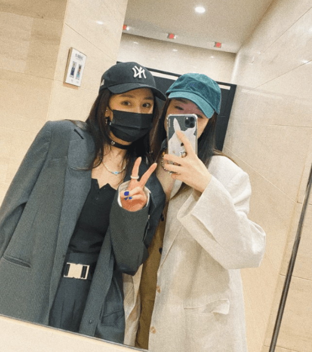 生图双腿细如竹竿,瘦到撑不起外套_离开_购物_好友