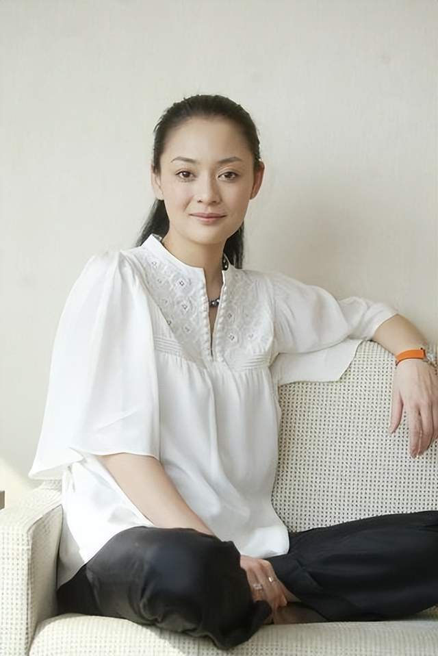 演员陈佳妍与连奕名离婚后独自带女儿的她人生现状怎样