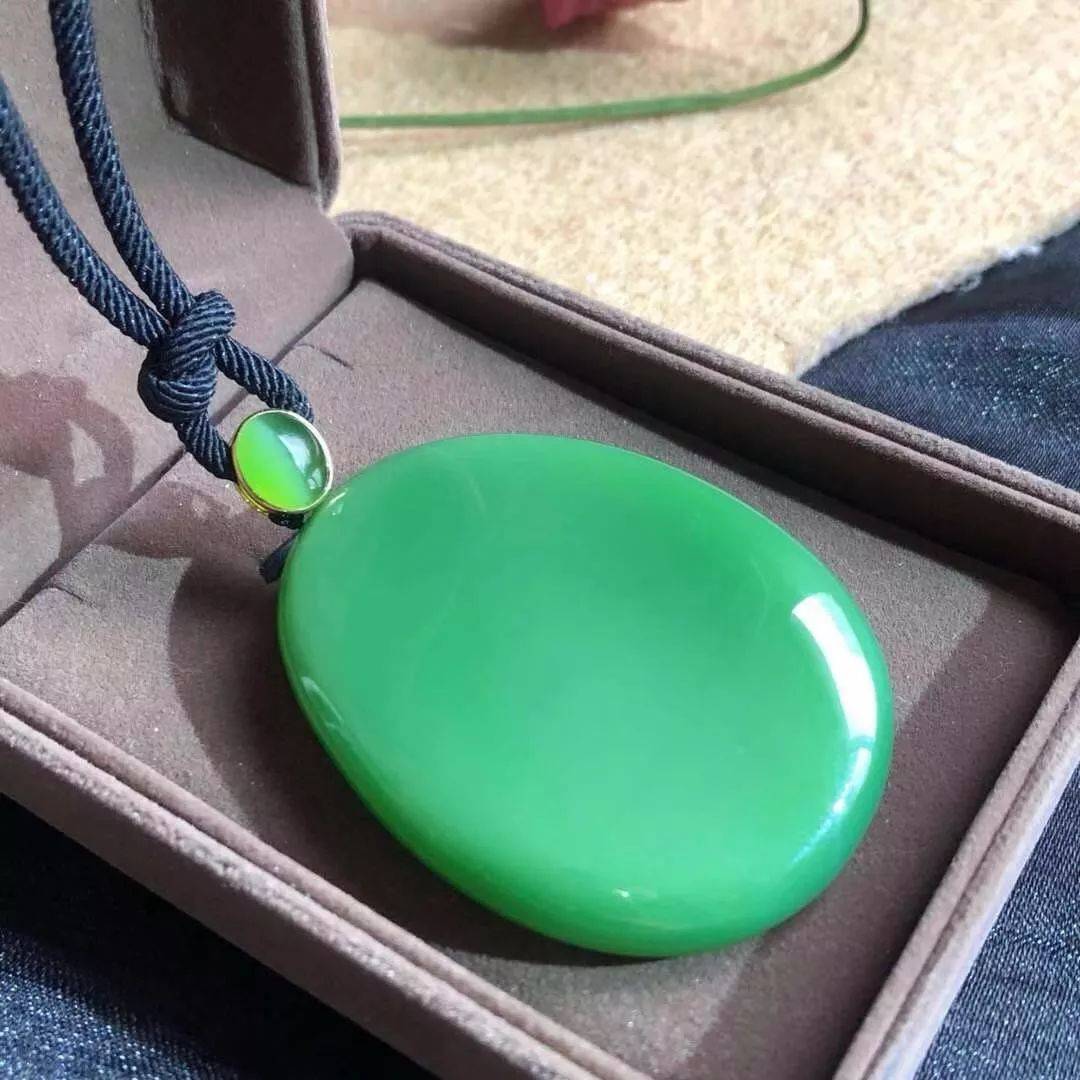 碧玉上的黑点是什么