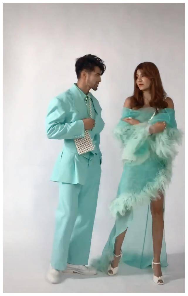 但是现实中,大叔有女朋友,而萨沙看起来像女人,但是她的长腿应该是