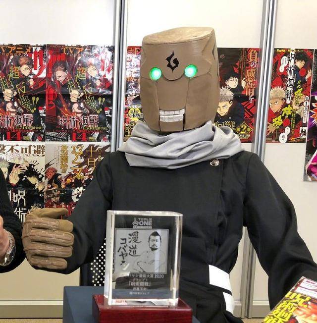 战》原作者cos机械丸,第一次在电视露面,场面很喜感_漫画家_头像_刀子