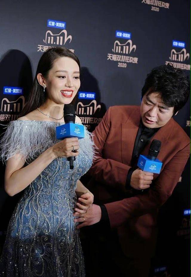 原创怀孕六月不显孕肚吉娜这身材比例太惊艳了有才又有颜