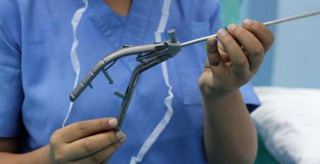 1,上环是指,在女性的生殖系统内放置节育器,这种节育器是带铜宫内节育