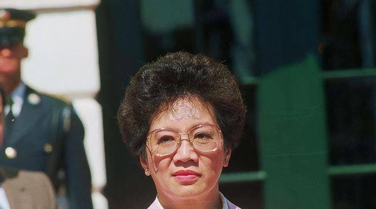 上政坛,称自己是中国女儿,活到76岁_科拉松·阿基诺_菲律宾_马科斯