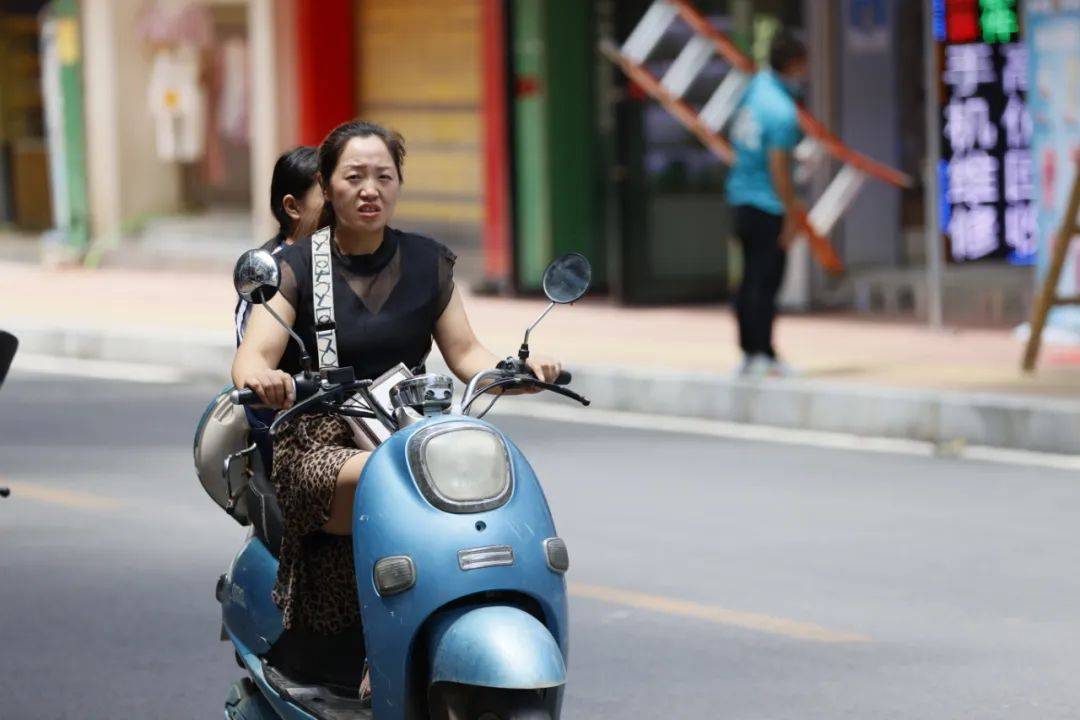 【大曝光】不戴安全头盔曝光!看看有没有你认识的!