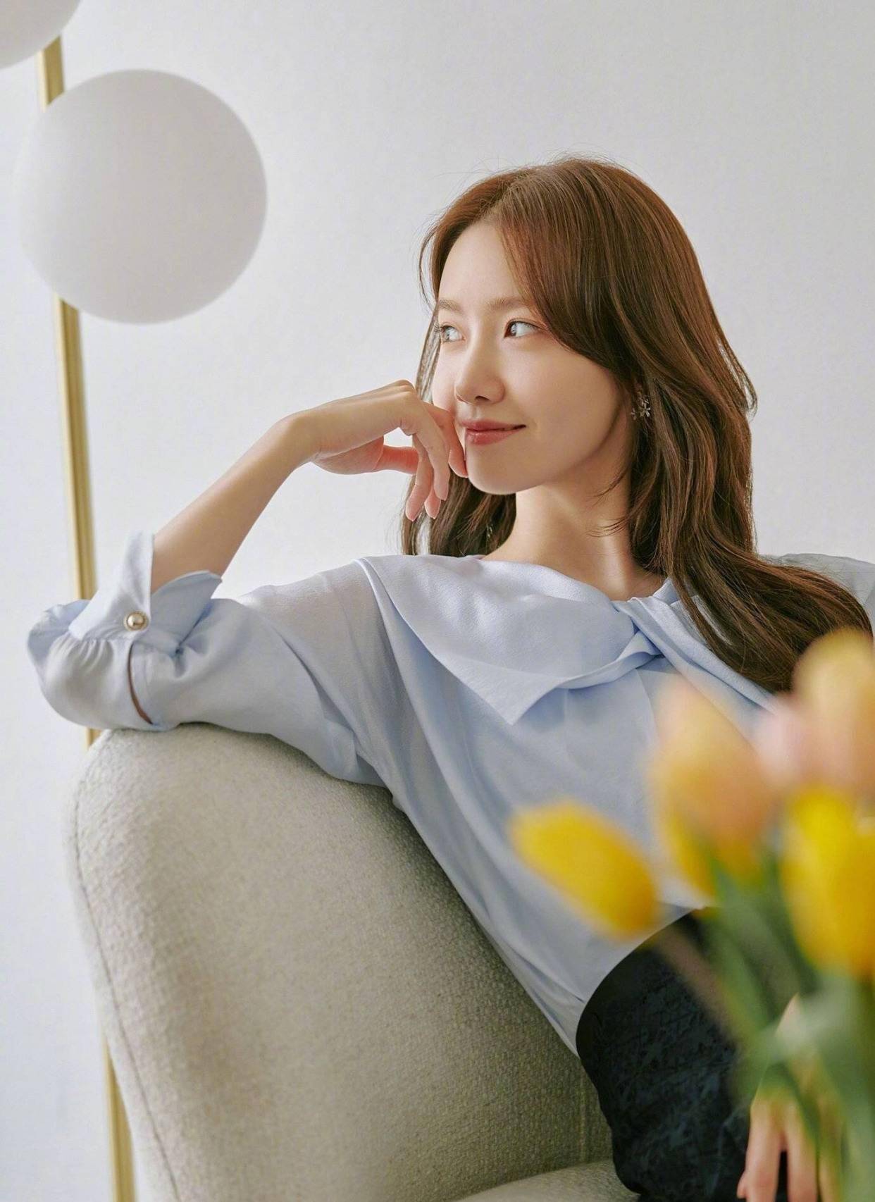 面前,神态自若的样子很有气质,氧气满满的状态感染到在场的每一个人