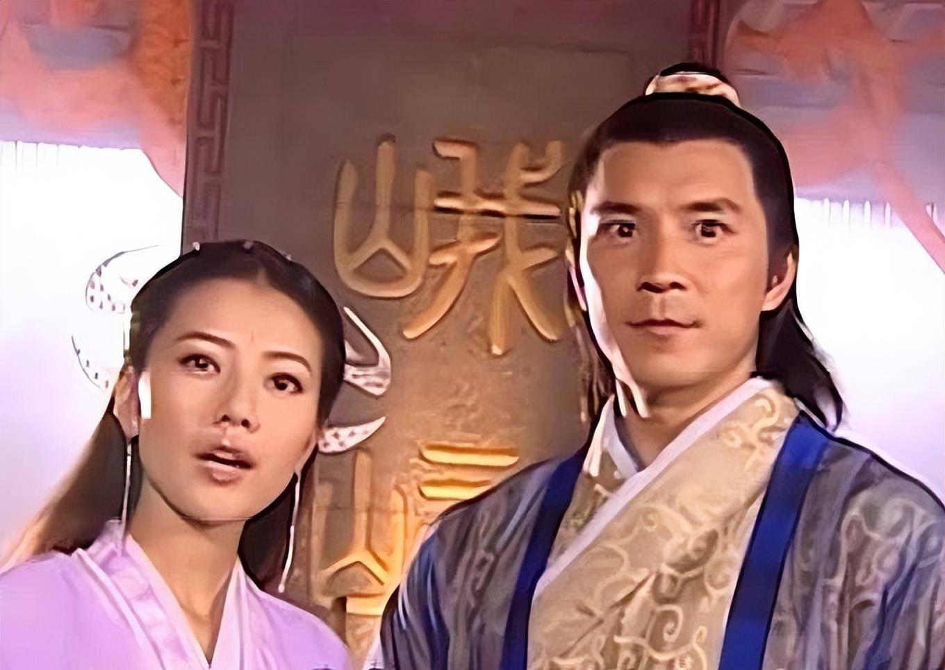 刚开始周芷若也很纠结,一方面舍不得张无忌,另一方面又不想背叛师傅