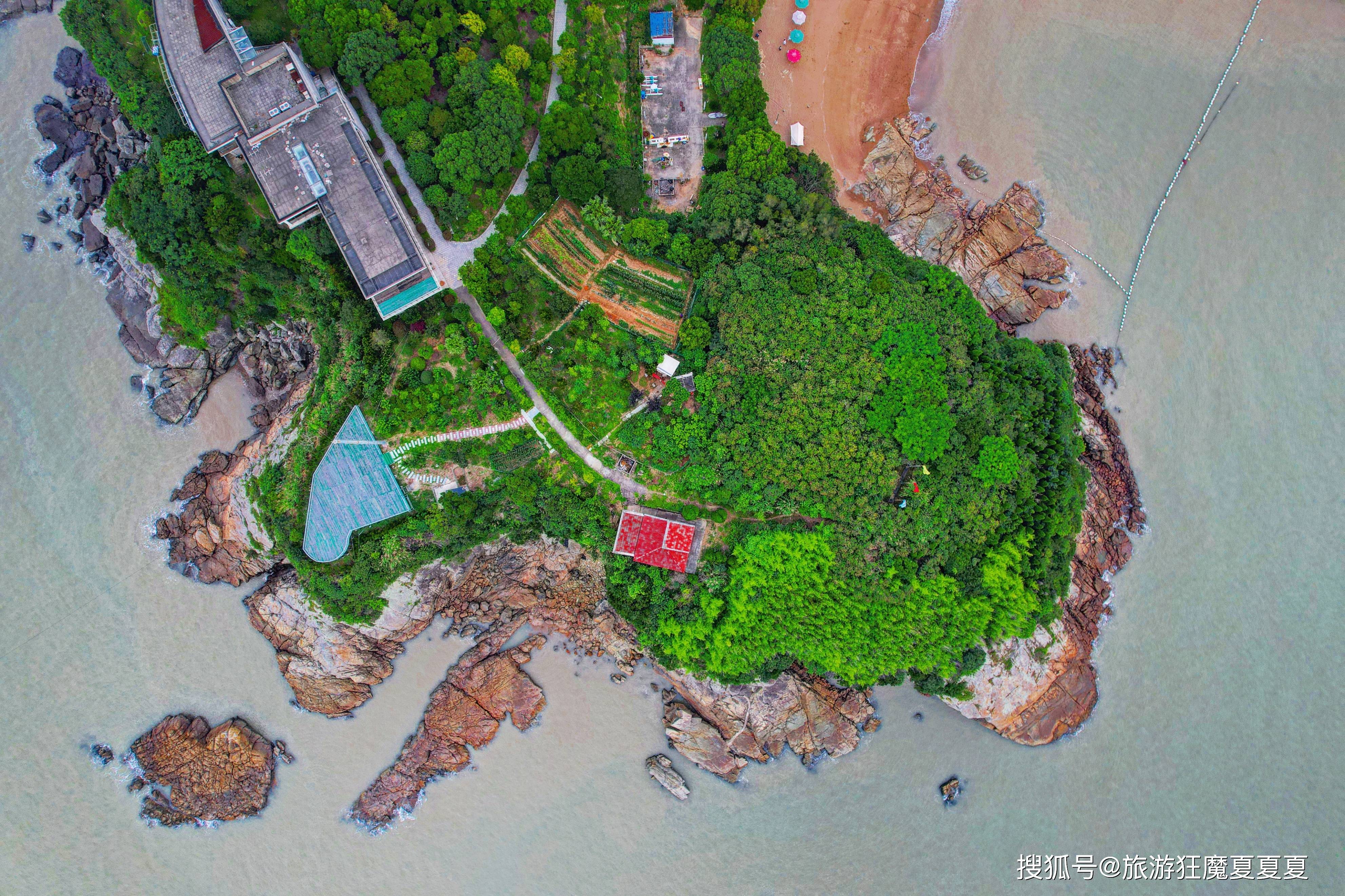 可以承包一整座海岛的度假胜地，与海风海浪为伴，每天限流100人