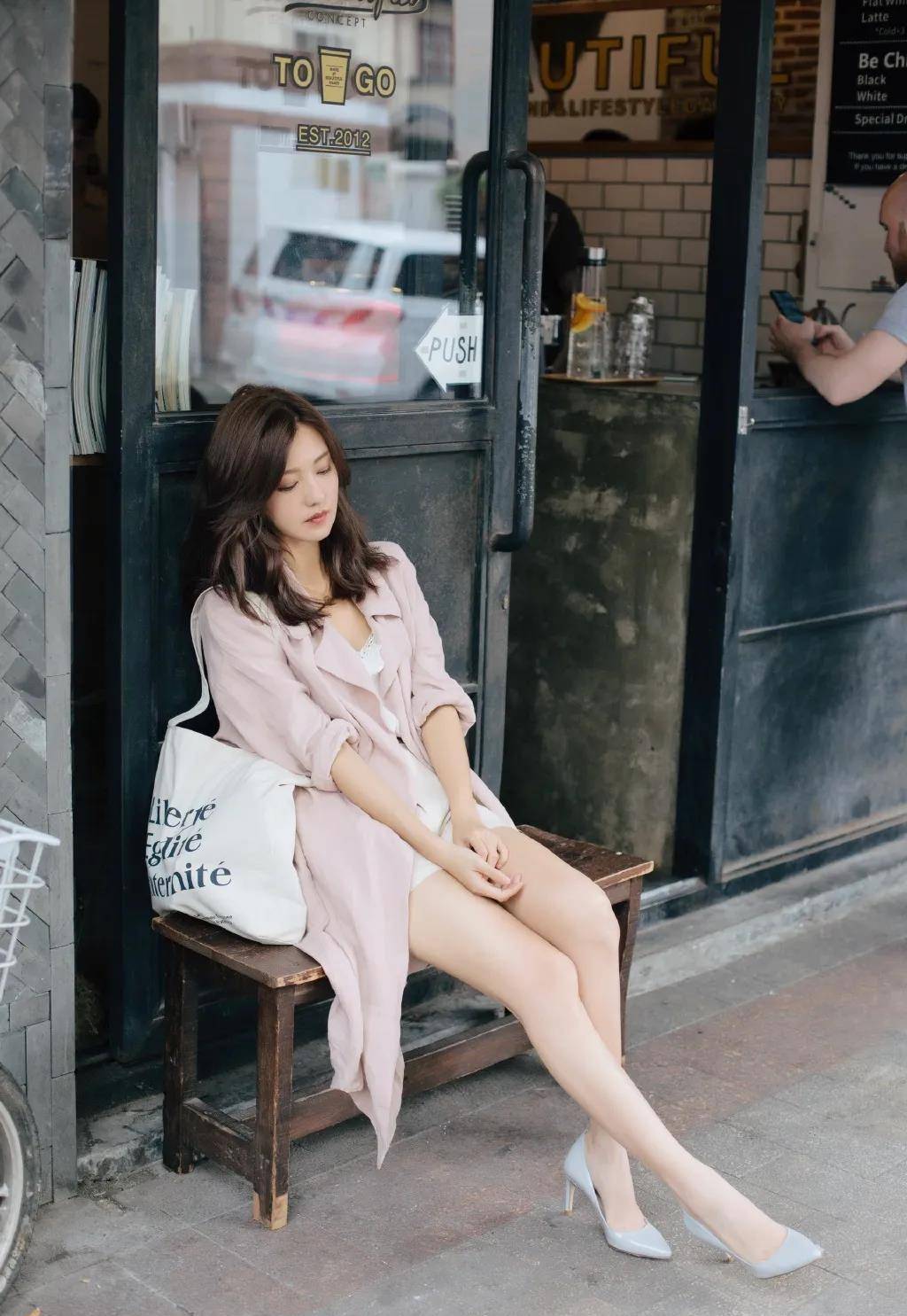 43岁的她真会穿,"少女系"穿搭干净又舒服,简直太吸睛_傅晶_生活习惯