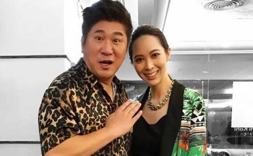 而被他主动推开的富家千金名叫香蜜拉,其父是南美地区赫赫有名的五金