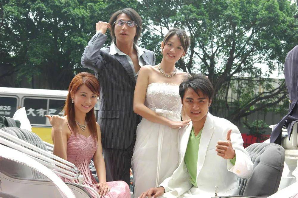 陈乔恩带新婚老公与《王子变青蛙》演员聚会,17年的友情让人羡慕