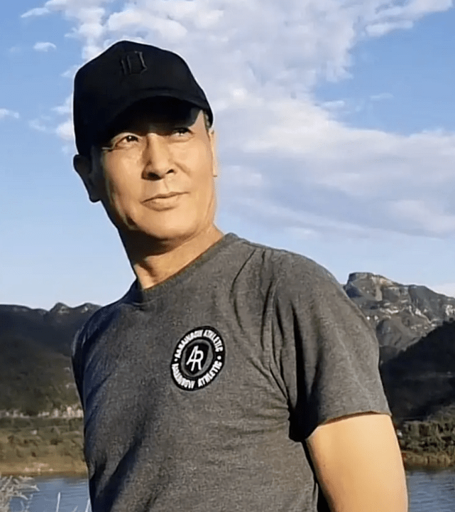 58岁安亚平病逝,妻子晒合影痛悼:我的爱人,我们还要在天堂相见_安亚萍