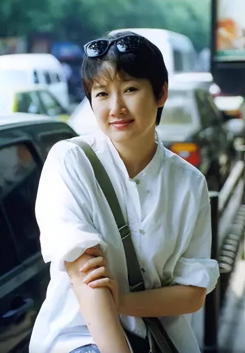 王刚成方圆离婚21年,一个儿孙双全,一个无儿无女_婚姻_中央电视台