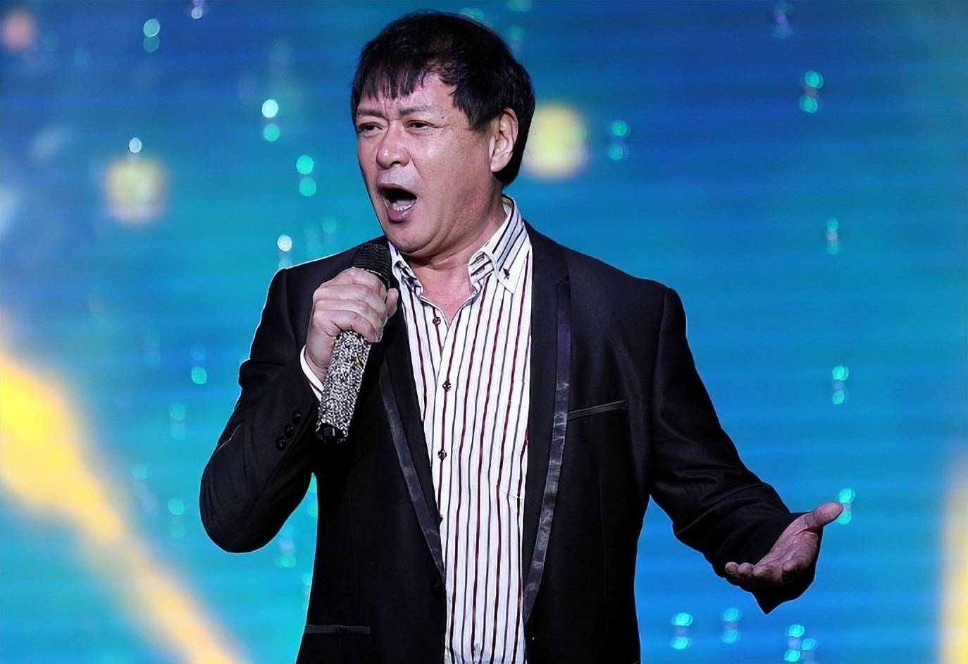 62岁迟志强因"流氓罪"被判4年,现穿几万块的衣服,戴名牌金表_生活