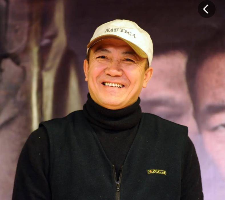 也有不少曾经德艺双馨的演员投身直播带货大军,一茬又一茬地收割韭菜