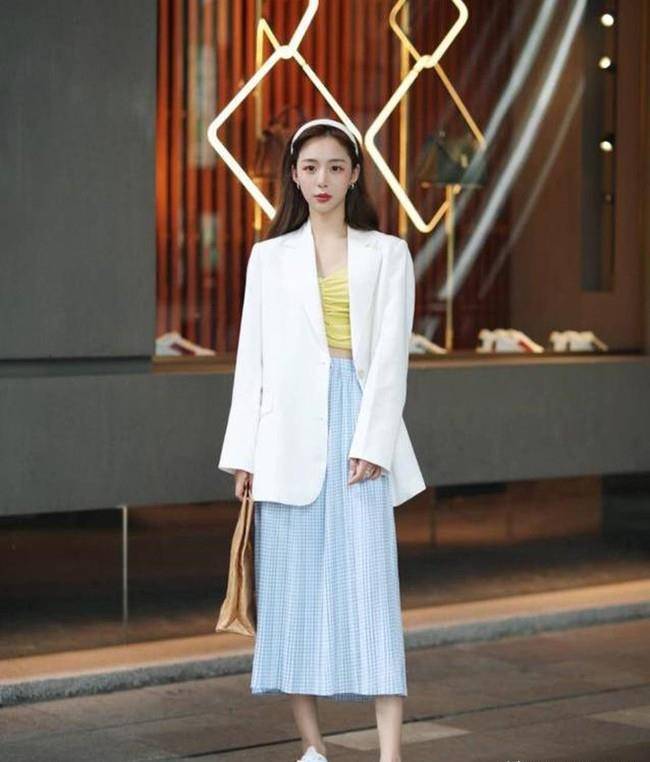 双赢彩票街拍反映出城市的时尚穿着水平看一下江苏美女夏季如何搭配(图12)