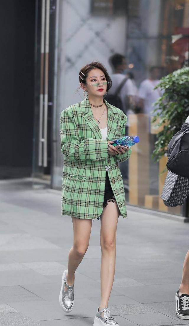 原创短裤怎么穿更时髦跟着时尚街区的美女学搭配让你时髦一整夏