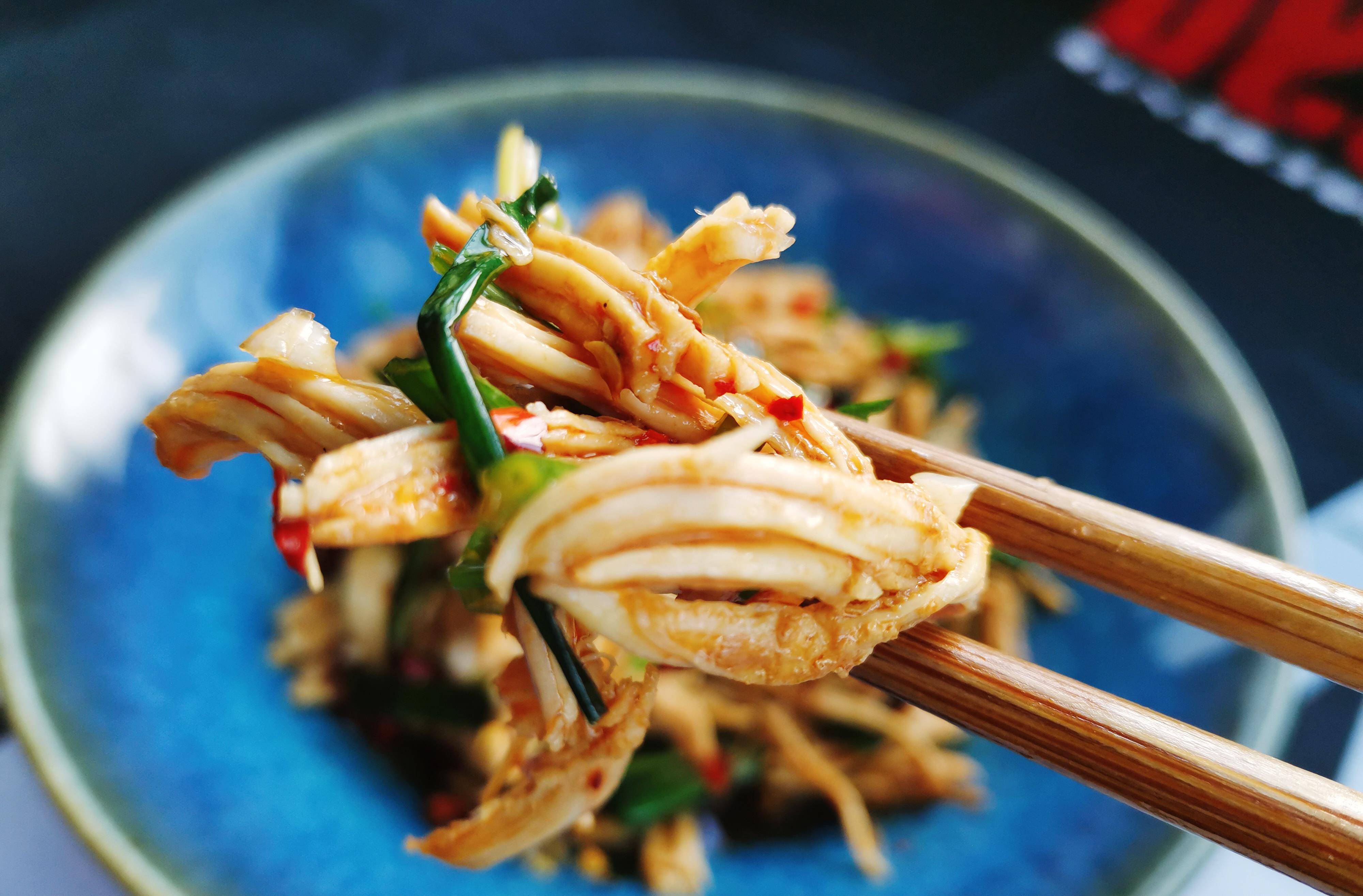 原创红油鸡丝一道让你胃口大开的凉拌菜待客过节少不了