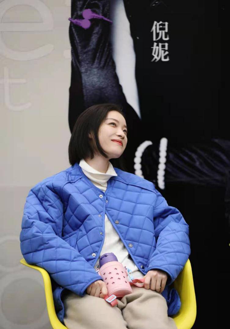 倪妮穿搭玩的花,戏里高冷美艳戏外显得土气,但都时髦好看_选择了_时尚