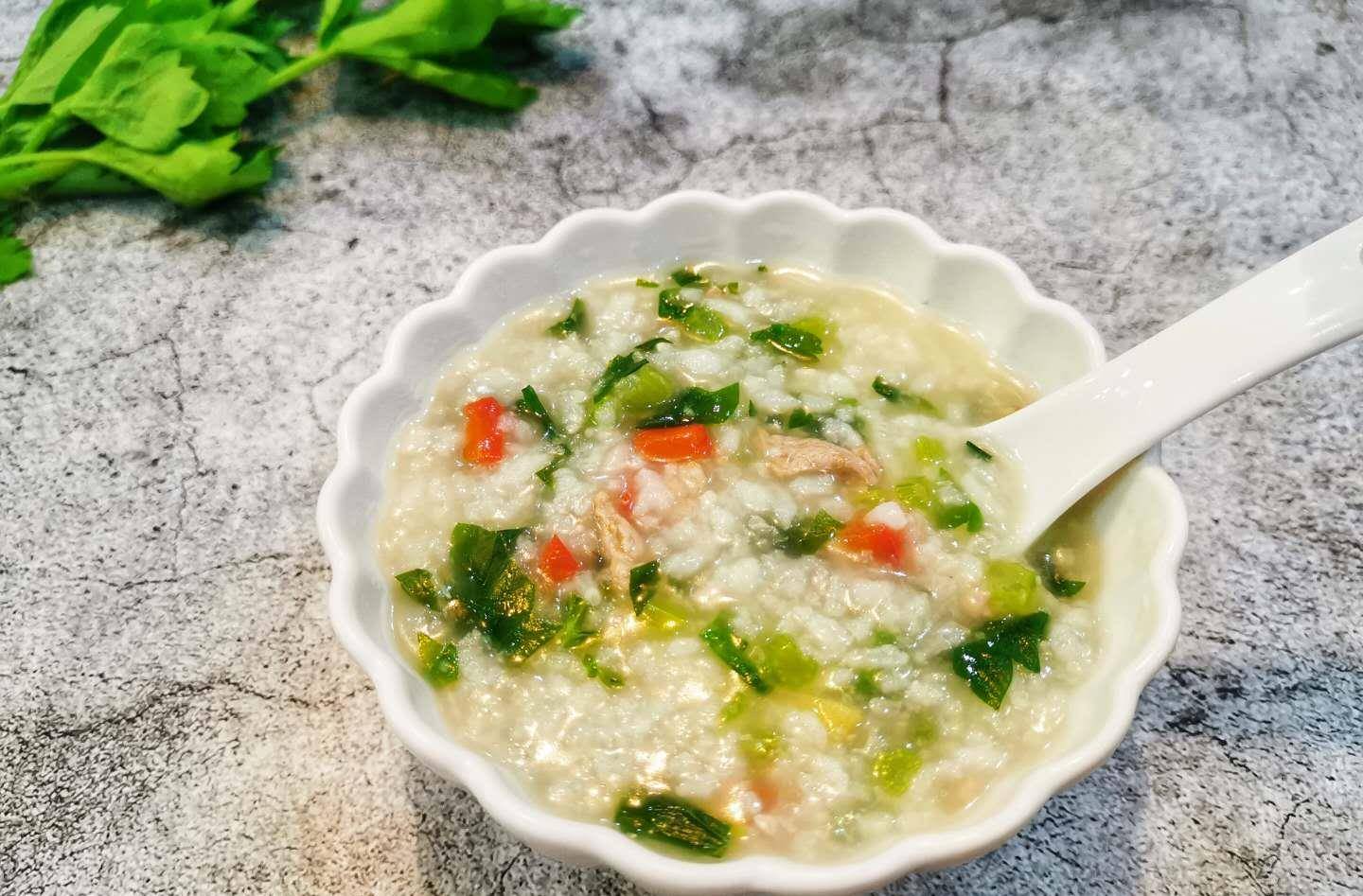 补铁补钙的芹菜瘦肉粥,荤素搭配吃得香,怎么做又快又好看这里