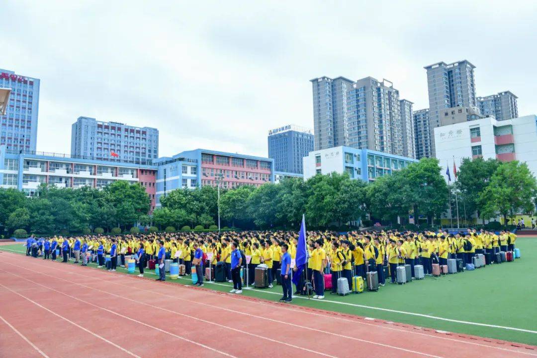 砥礪青春赴軍營強國有我展英姿咸陽啟迪中學