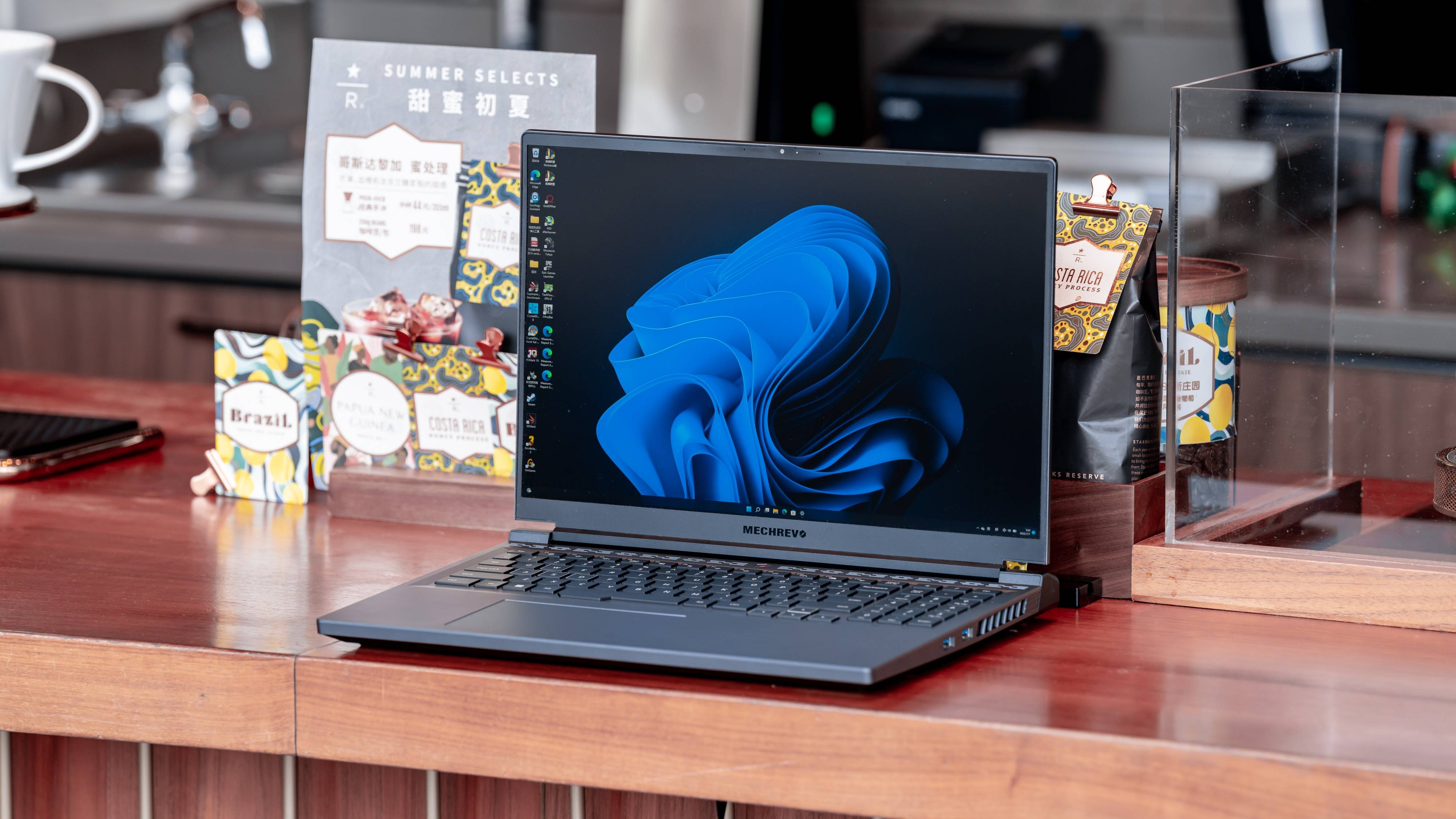 机械革命蛟龙 16:AMD 锐龙 7 6800H + 140W 满血 RTX 3060 的硬核游戏本