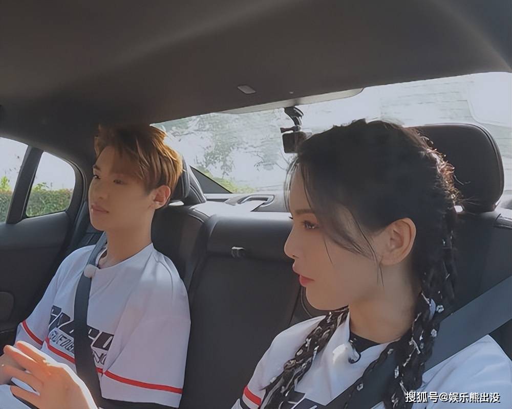 当然了,这不是说杨超越,黄明昊不合群,毕竟受到了一些客观因素的限制.