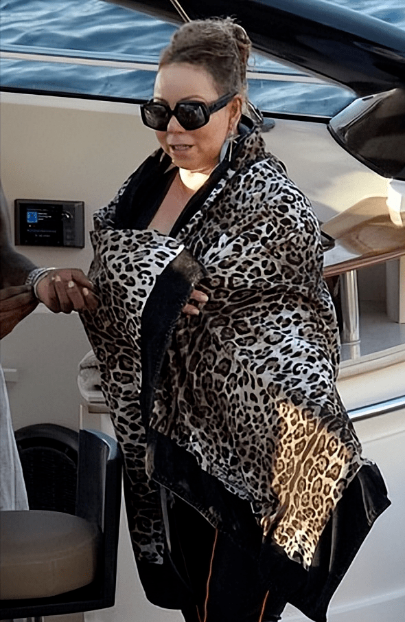 "花蝴蝶"玛利亚凯莉亮相胖得认不出!