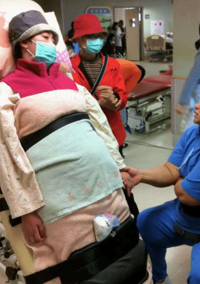 知名女主持因过度劳累致脑溢血,康复后重返屏幕,现近况曝光_刘珊玲