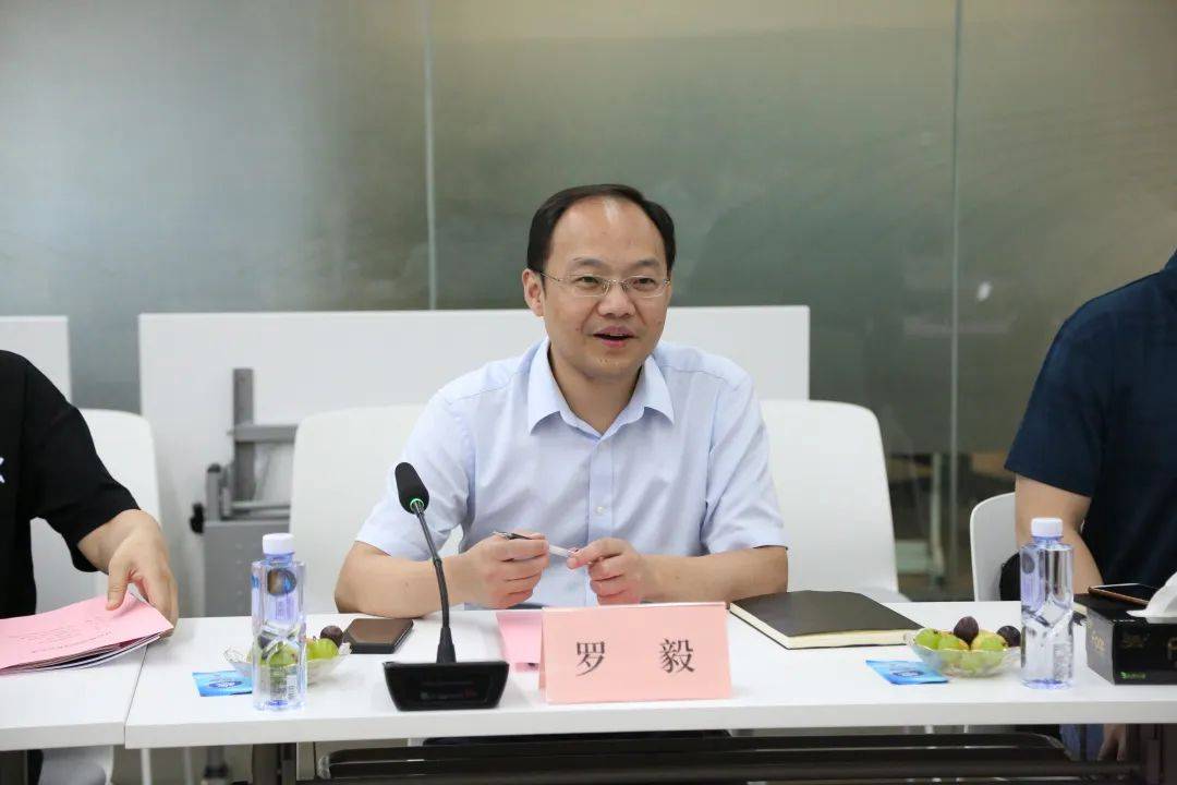 重庆市渝中区政府副区长罗毅一行莅临开林集团调研指导鼓劲_发展_企业