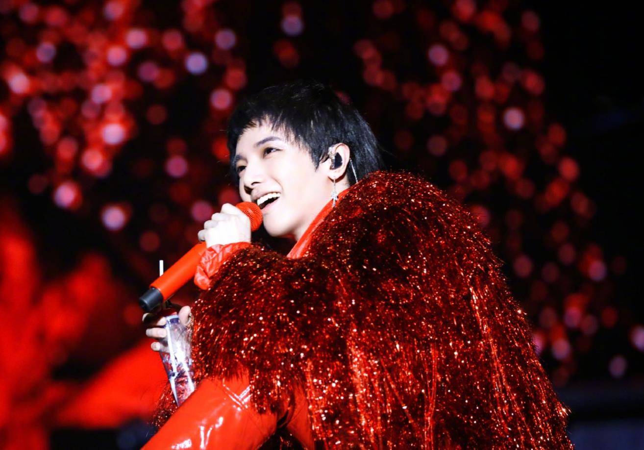 华晨宇与et的感情路,粉丝与偶像之间也存有真感情_火星人_朋友_演唱会