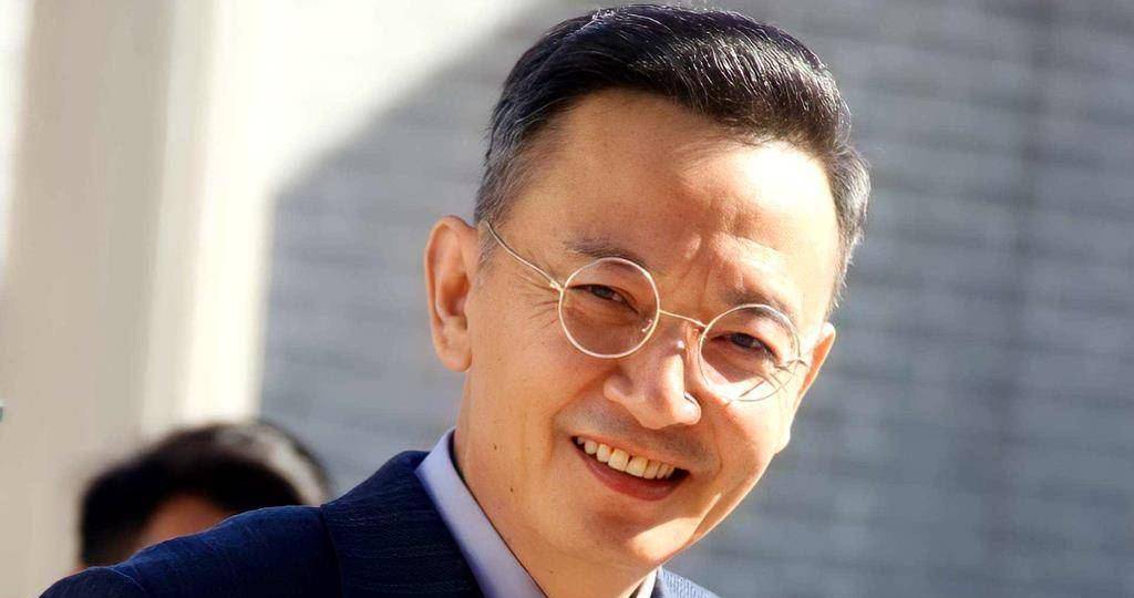 《红楼梦》柳湘莲饰演者侯长荣家庭照曝光,一家人个顶个的高颜值