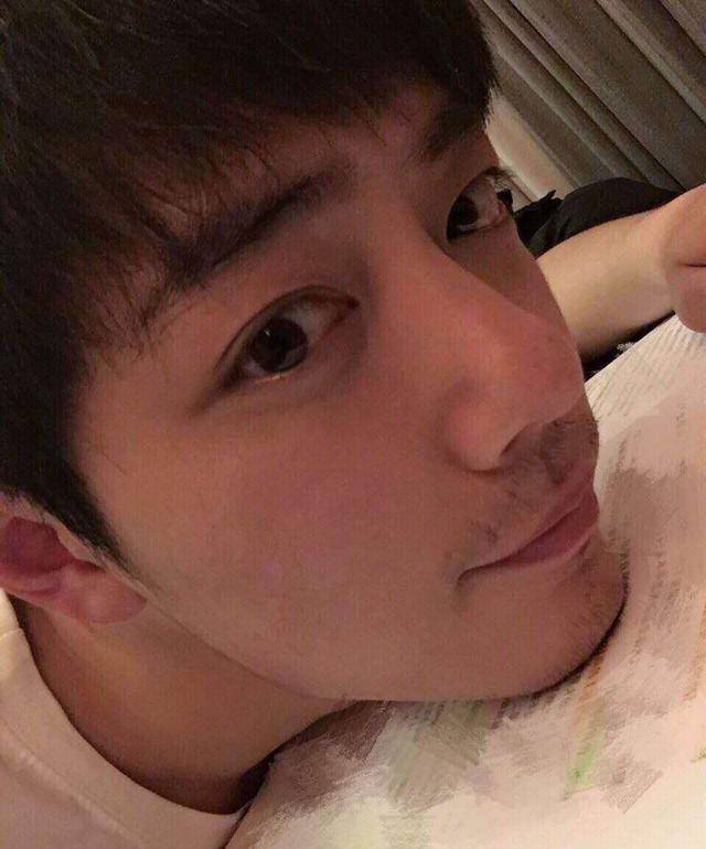 肖战最新生图,满脸胡渣面容憔悴,惹人心疼!_血丝_状态_照片