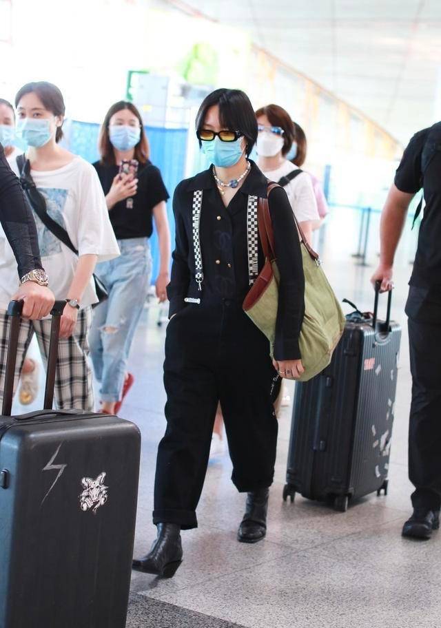 原创周笔畅终于女人了一回造型复古很有年代感混搭风意外好看