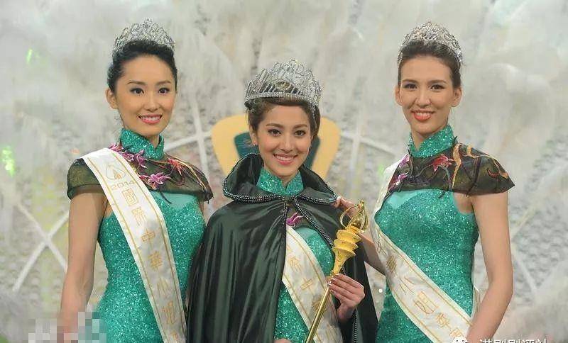 是观众投票的大热佳丽,最后轻松坐上冠军宝座,翌年参加《国际中华小姐