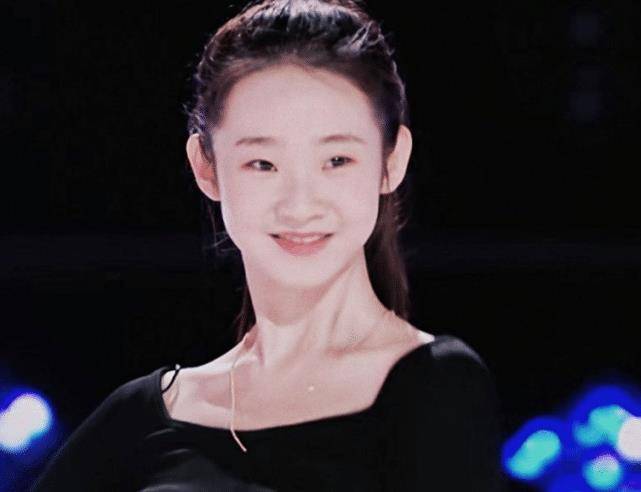 原创有种搞特殊叫张艺凡看到她在创3初舞台的造型心动了