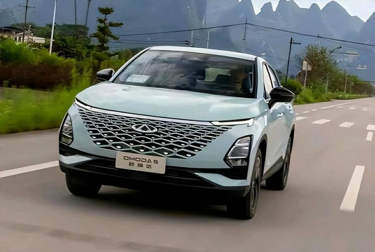 时尚轿跑suv奇瑞欧萌达正式上市