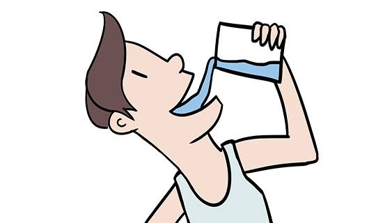 对此，我们应该有所注意，注意摄入充足的水分，这对于我们的身体健康是