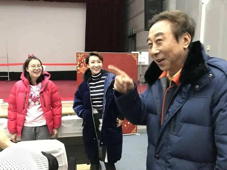 她是冯巩的女弟子,外貌比贾玲出色10倍,出道20年仍不温不火_宋宁_相声