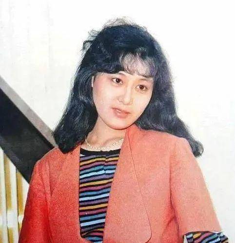 吴玉芳,21岁成影后,为了爱情放弃事业,嫁给江嘉良连生二女_时候_比赛