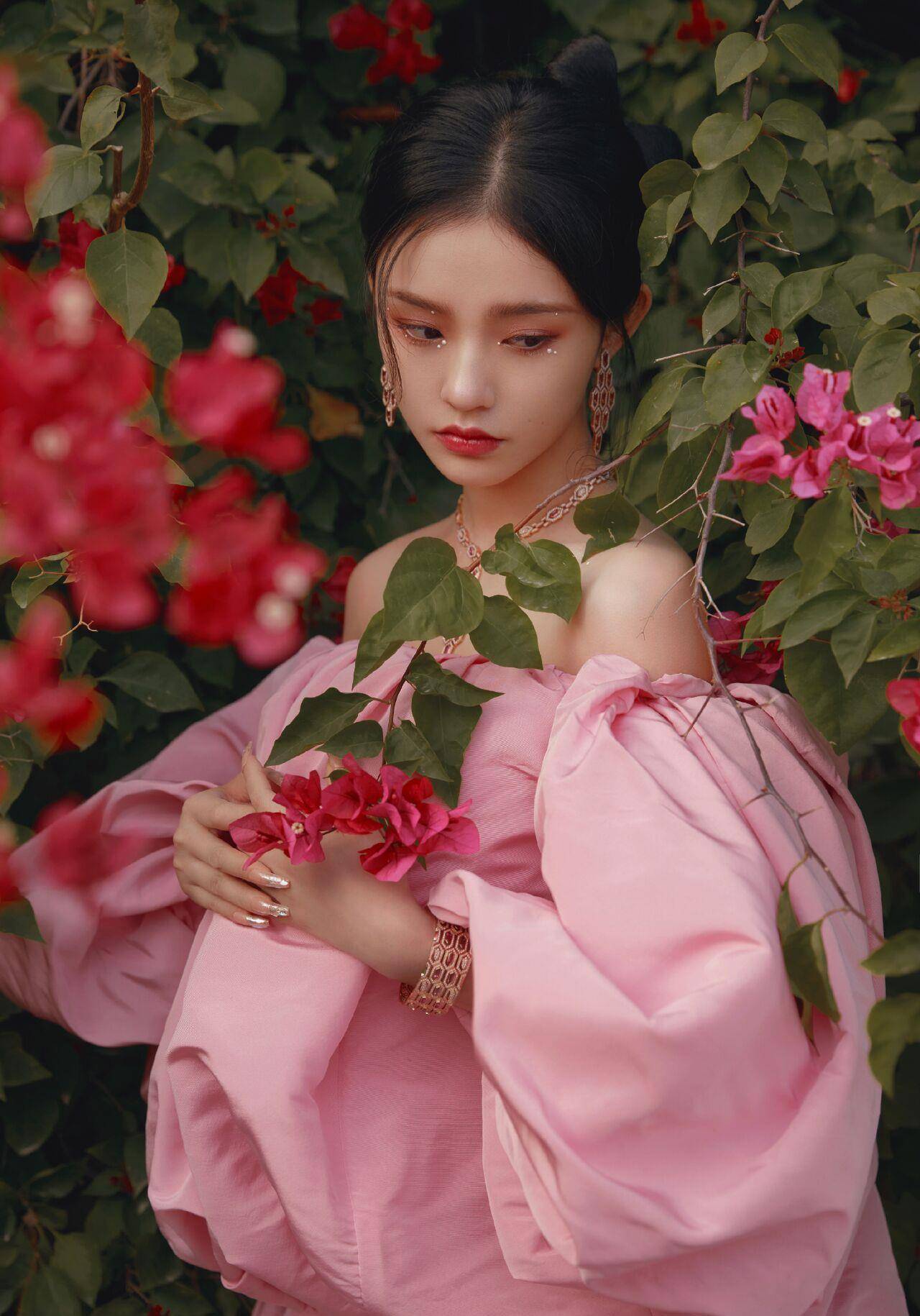 金鸡奖闭幕式女星斗艳:四位影后预备员各显千秋,赵丽颖又纯又欲_造型