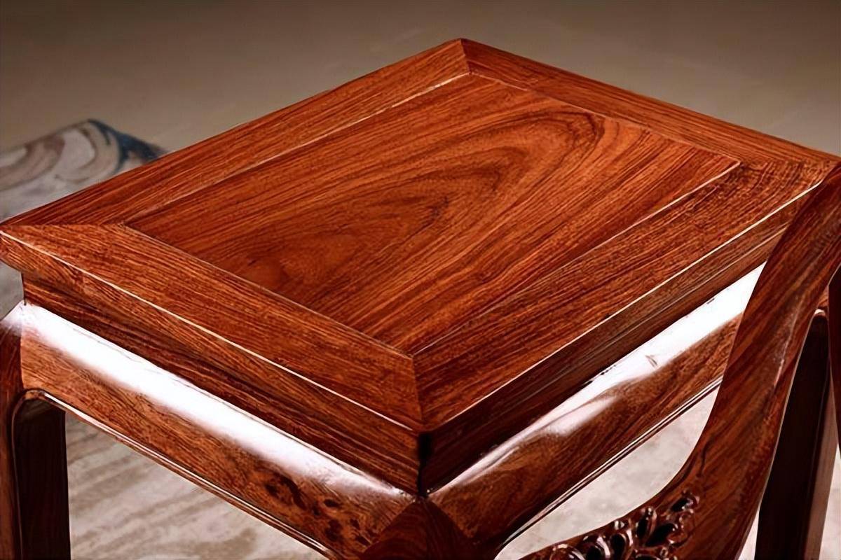 盘点市面上常见的几种红木木材的优缺点以及成品家具大概的市价