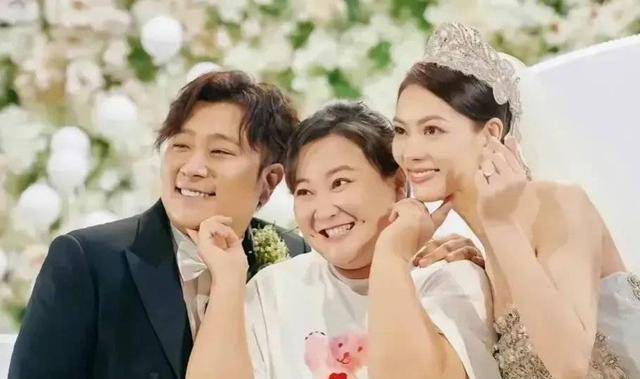 演员张泰维大婚众星到场,贾玲接亲又当证婚人,感动的泪流满面!