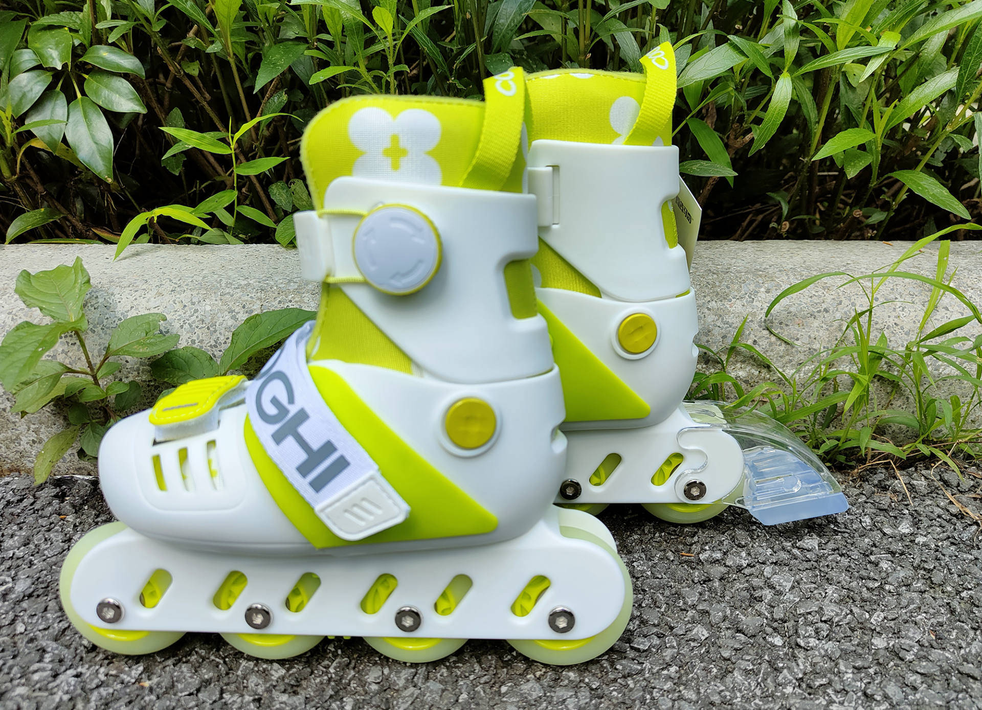 酷骑37岁儿童轮滑鞋r2使用体验初学者滑轮鞋舒适安全首选